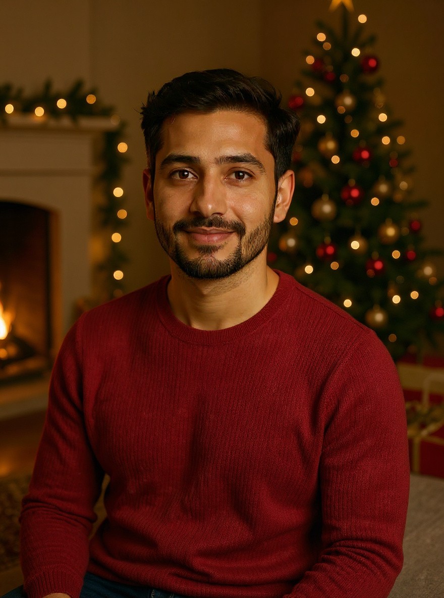Ejemplo de Foto junto al árbol de Navidad con IA
